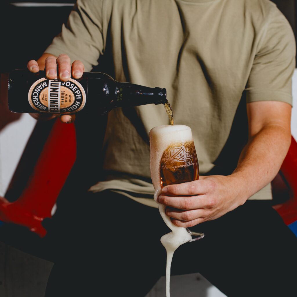 Humdinger bottle pouring beer into a glass.